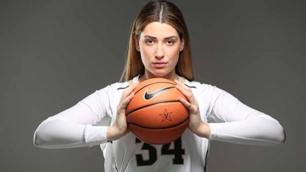 Yunan güzeli geliyor: Afrodit Maria Beşiktaş'ta 3